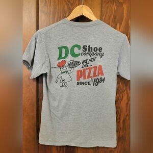 Men's Light Gray Green Red Black DC Graphic "We Like Hot Pizza" T-Shirt SMALL